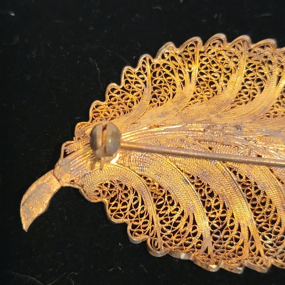 Vintage Gold Tone Filigree Wirework Leaf Brooch Pin 2